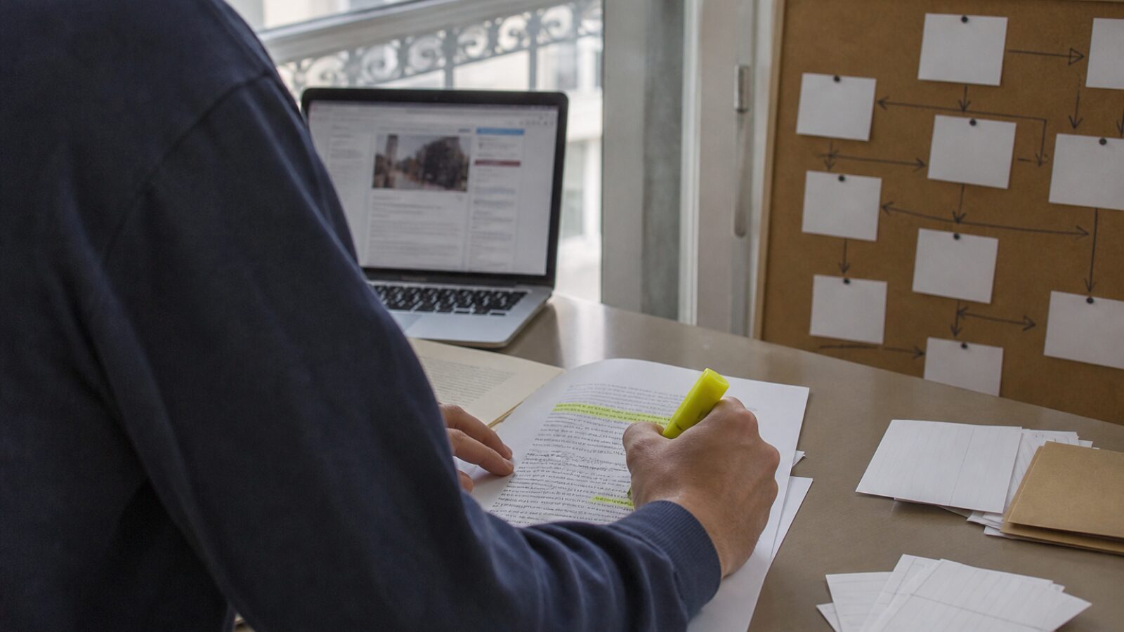 Relecture d'un article pour isoler les passages citables Relecture d'un article imprimé pour repérer les passages autoportants que les moteurs de réponse citent seuls